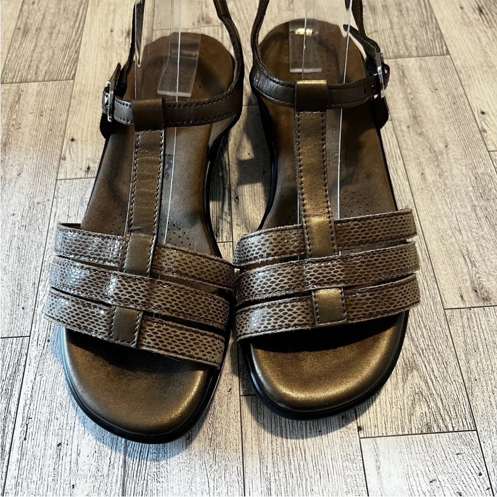 SAS Tripad Comfort Capri Bronze Leather Snake Print T-Strap Sandals Shoes 8.5M